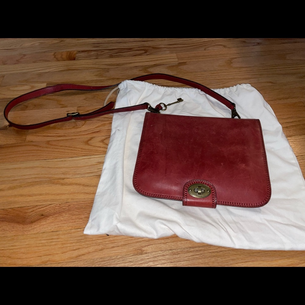 Vintage Fossil Red Leather Keyhole Crossbody Satchel